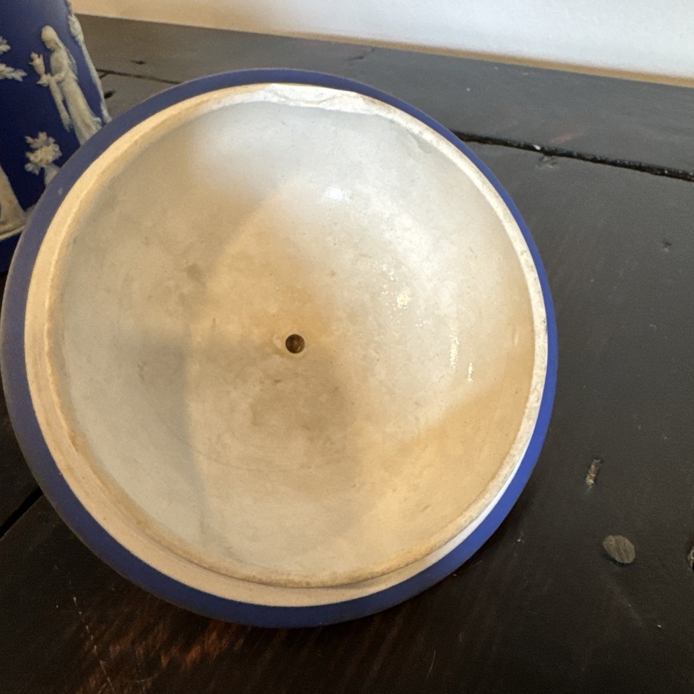 Wedgwood JASPERWARE Blue on Cream 7 1/2" Candy Jar w/Lid Acorn Finial SEE DESCRI - Picture 12 of 14